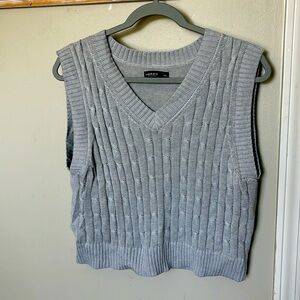 1xL gray sweater vest